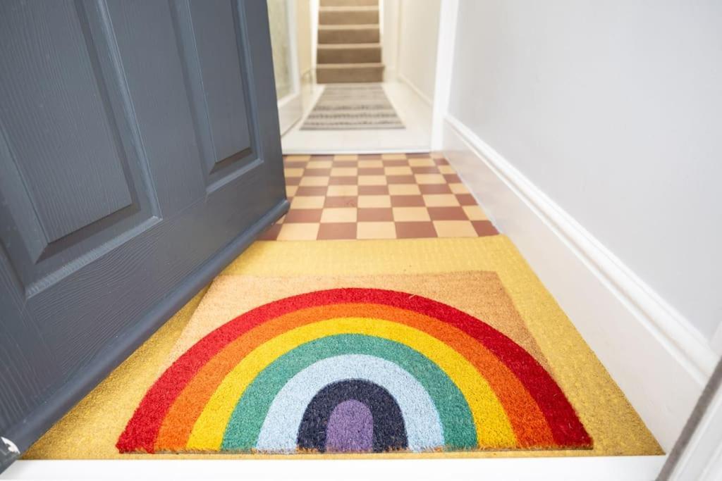 Pure B - Welcoming 3 Bed House Free Parking & Wifi
