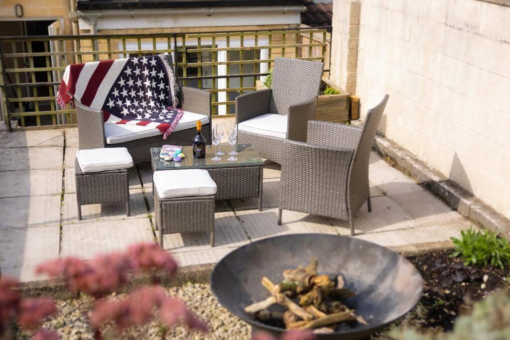 Pure B - Welcoming 3 Bed House Free Parking & Wifi Holiday home Bath