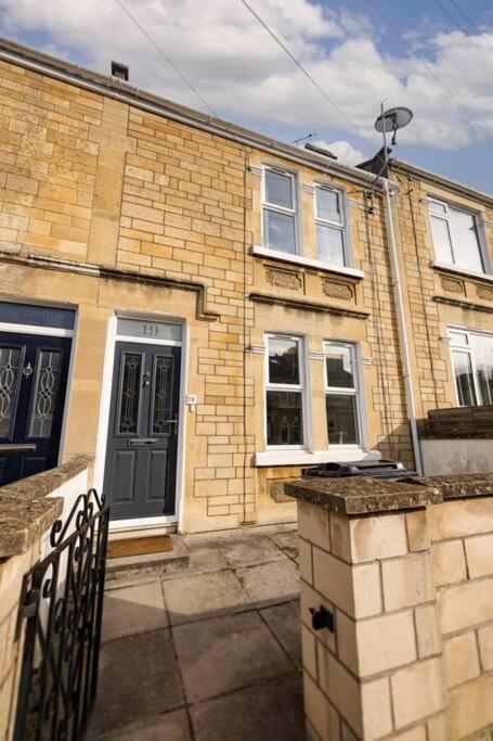 Pure B - Welcoming 3 Bed House Free Parking & Wifi Holiday home Bath