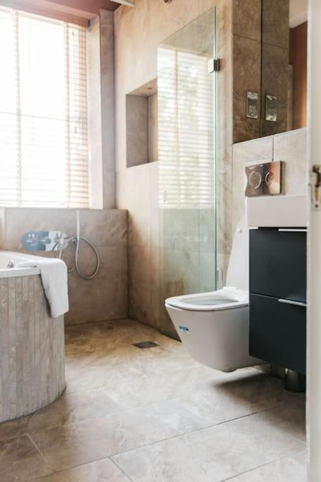 Luxury, Central, Sun-filled 3 Bed Haven In *