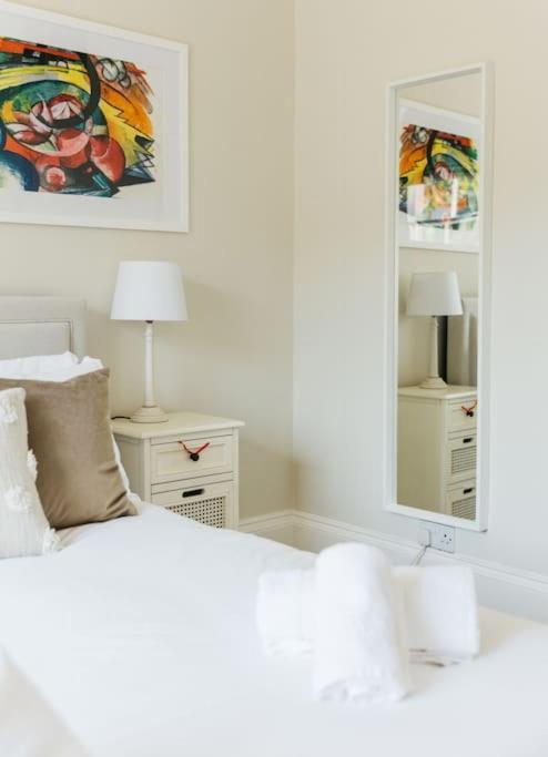 Luxury, Central, Sun-filled 3 Bed Haven In * Bath