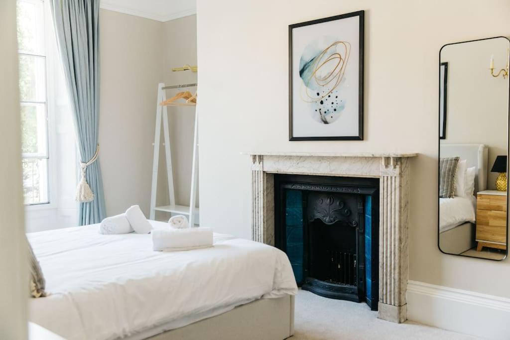 Luxury, Central, Sun-filled 3 Bed Haven In *