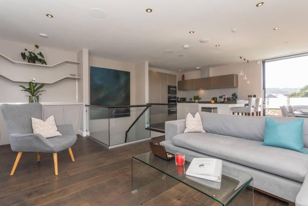 Luxury Penthouse With Hot Tub Apartment *
