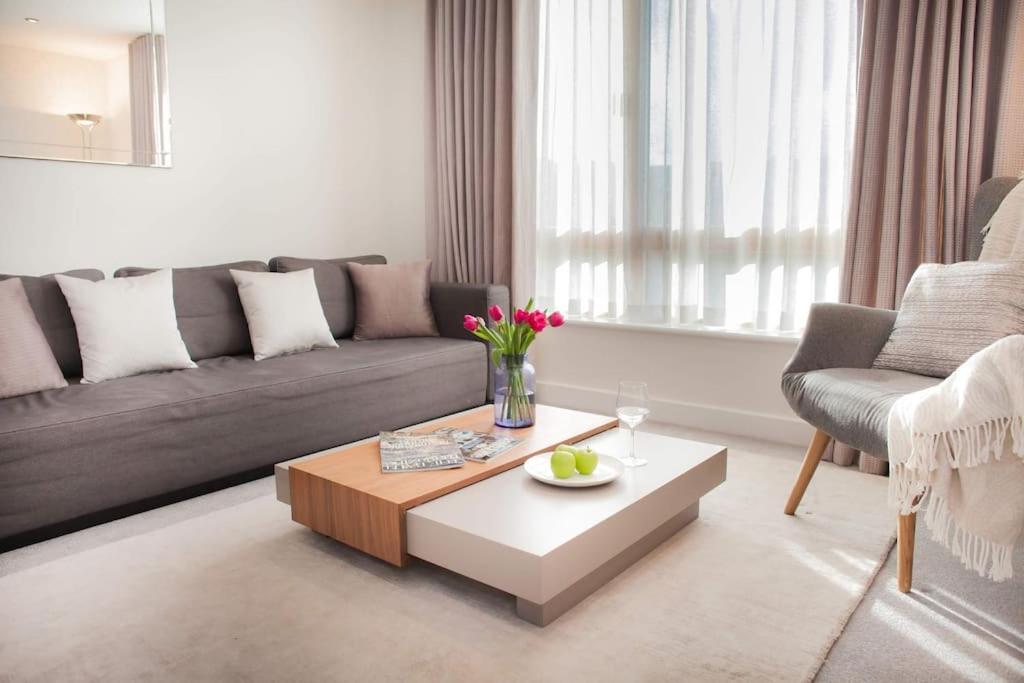 Apartment Stylish And Two Bedroom & Two Bathroom With Free Parking Bath