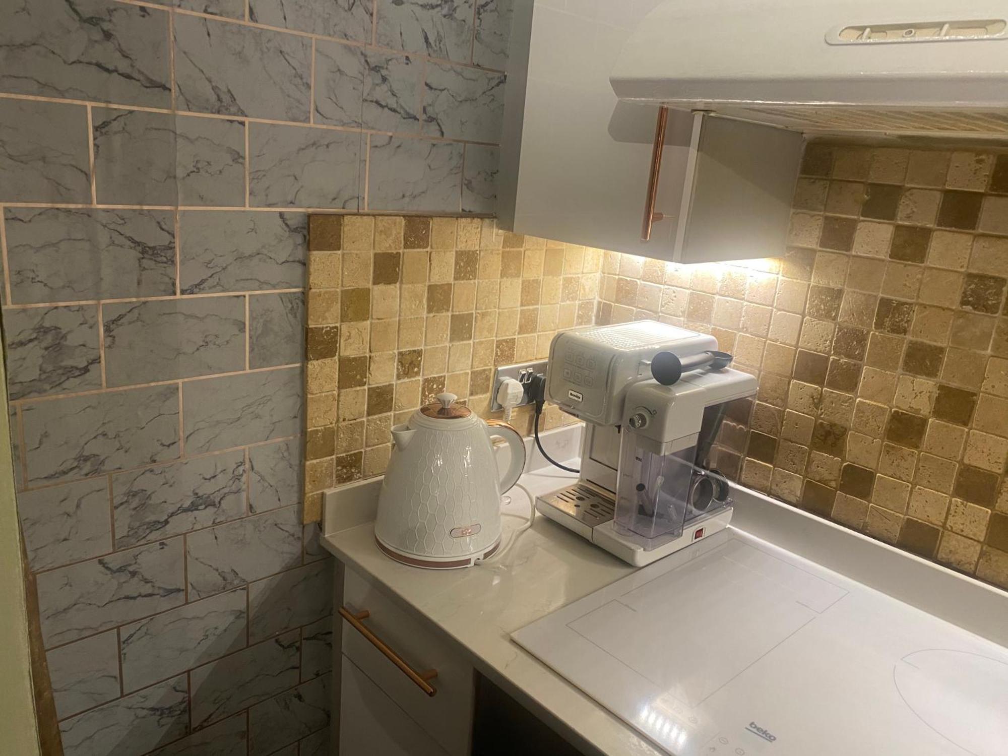 Quiet Lower Floor 2 Bed With Private Patio Garden Bed & Breakfast Bath