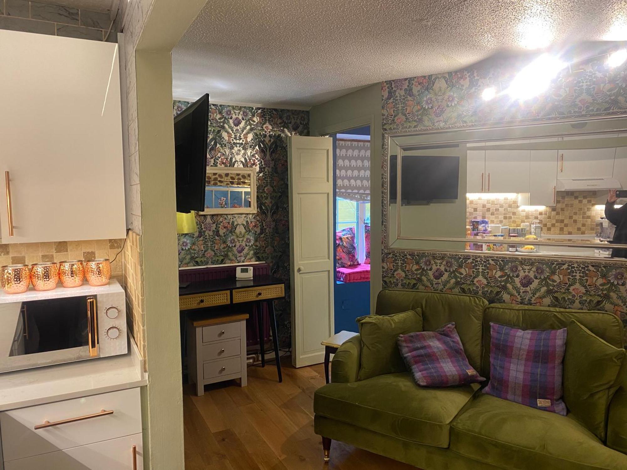 Quiet Lower Floor 2 Bed With Private Patio Garden