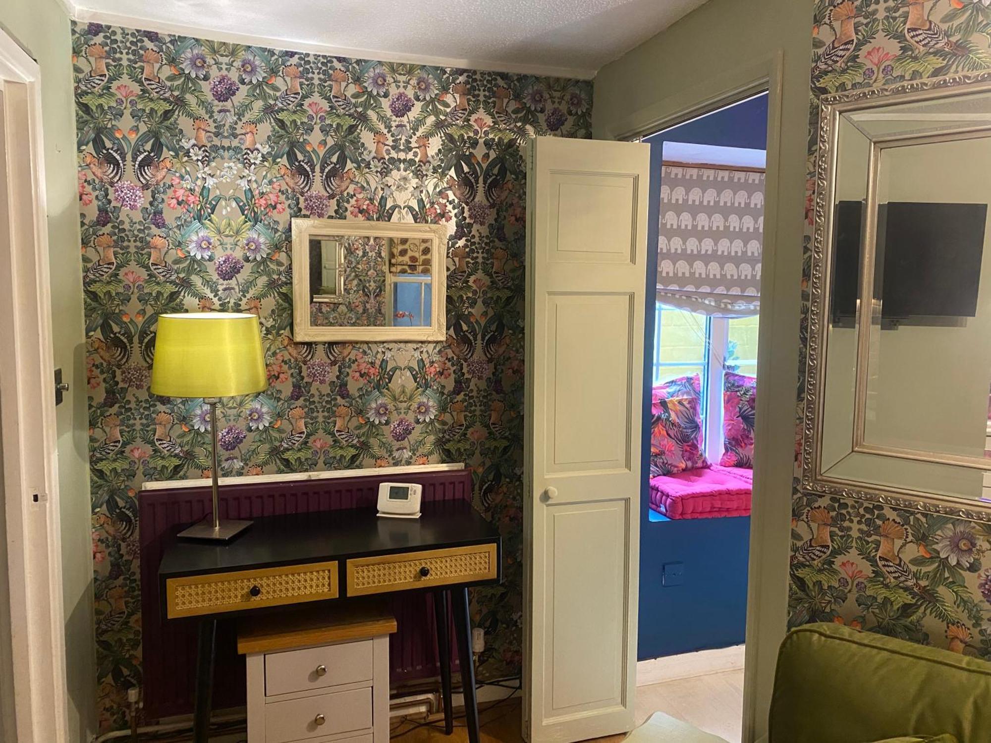 Quiet Lower Floor 2 Bed With Private Patio Garden Bed & Breakfast 4*