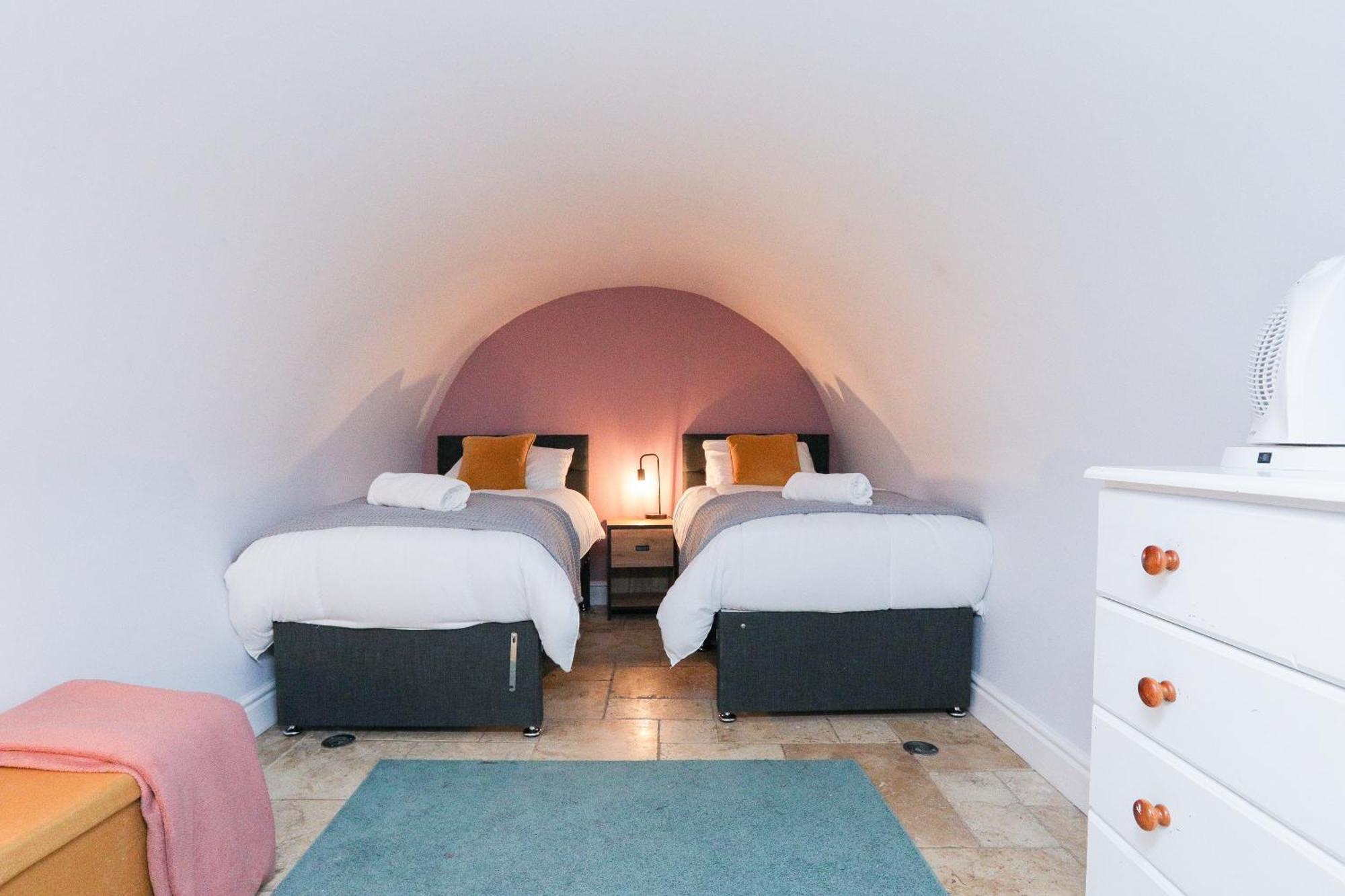 Wonderful In With Garden - Sleeps 8 Holiday home Bath