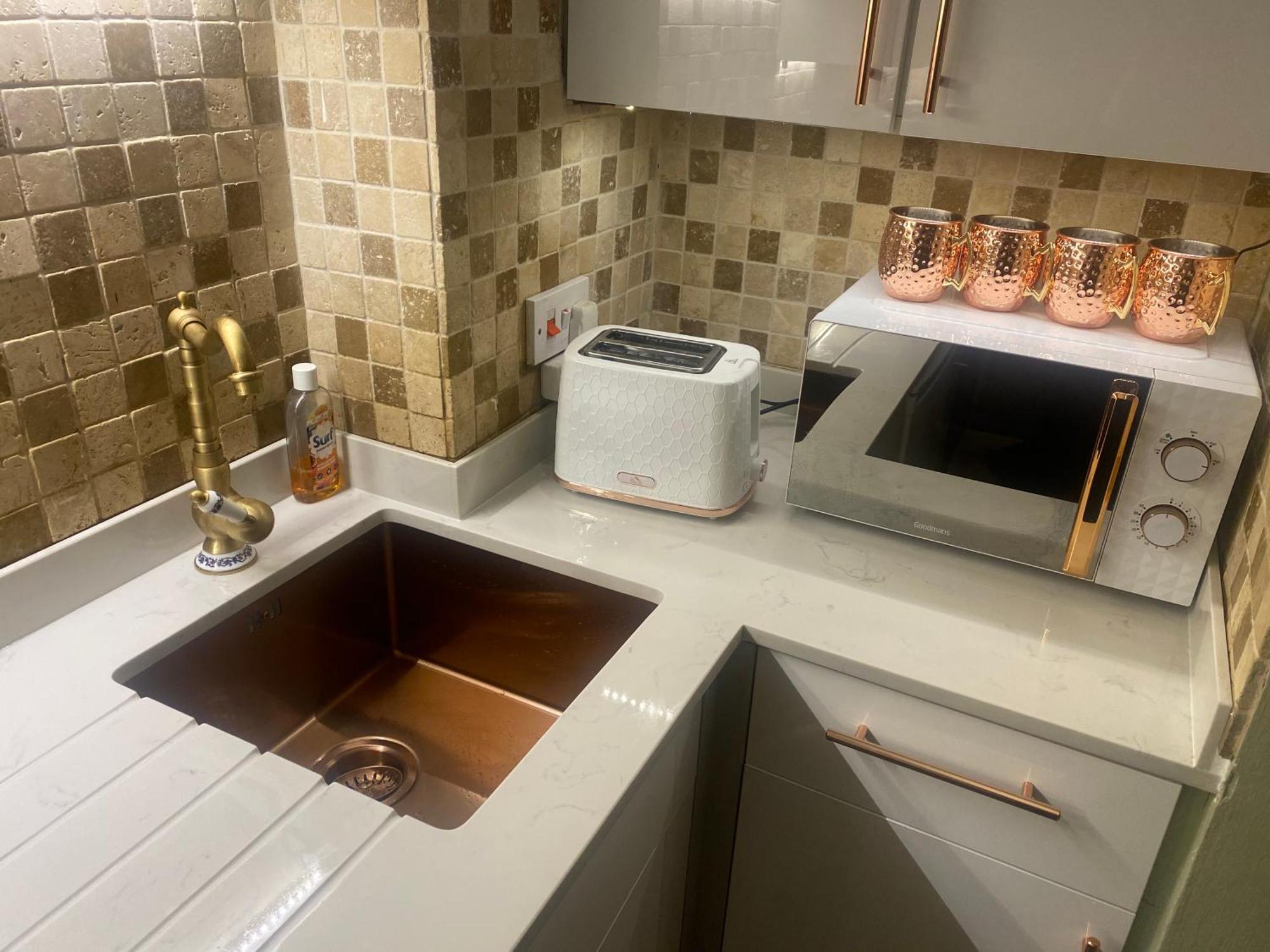 Quiet Lower Floor 2 Bed With Private Patio Garden Bed & Breakfast 4*