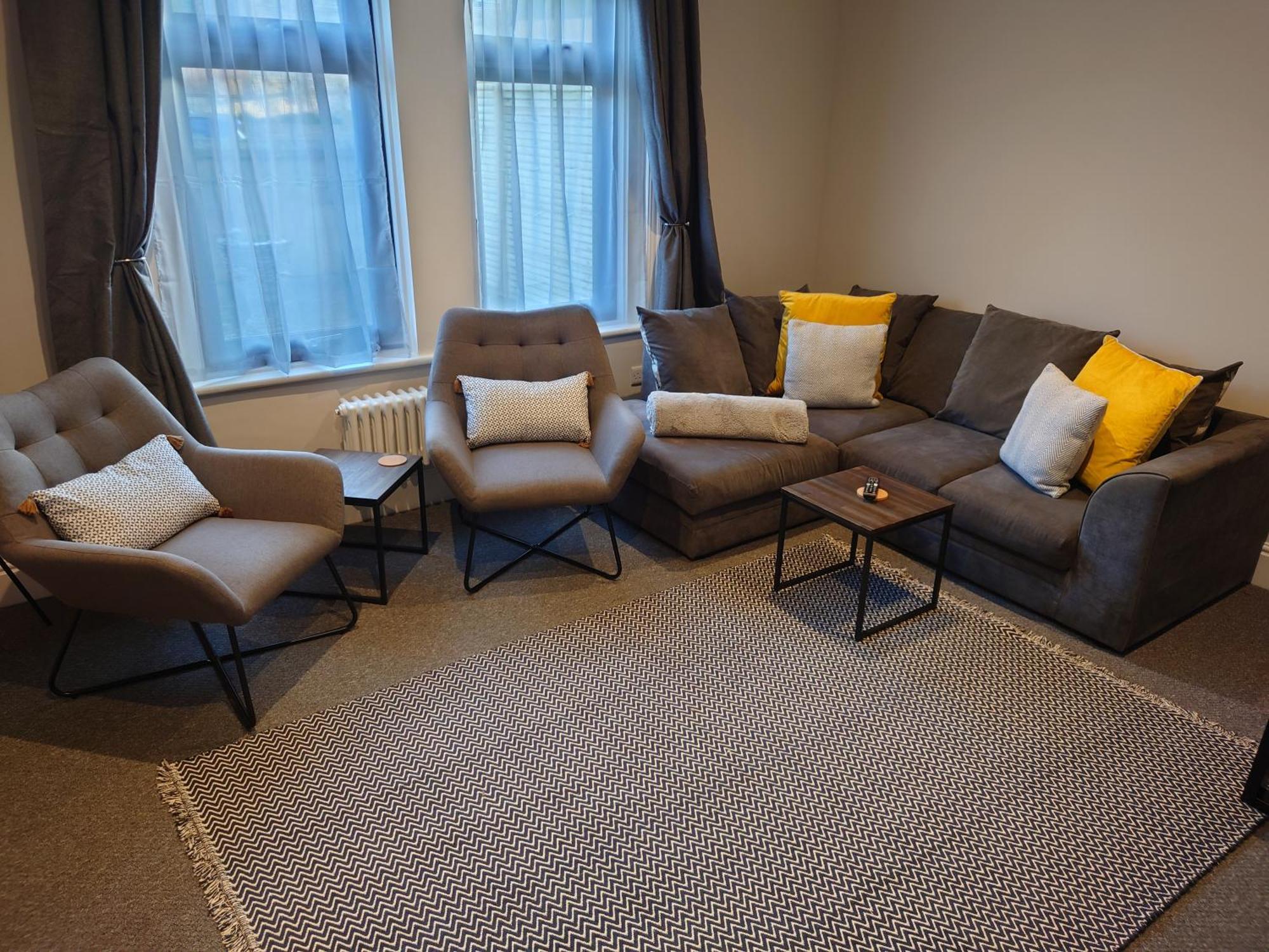 Newly Renovated 2-bed Apartment *