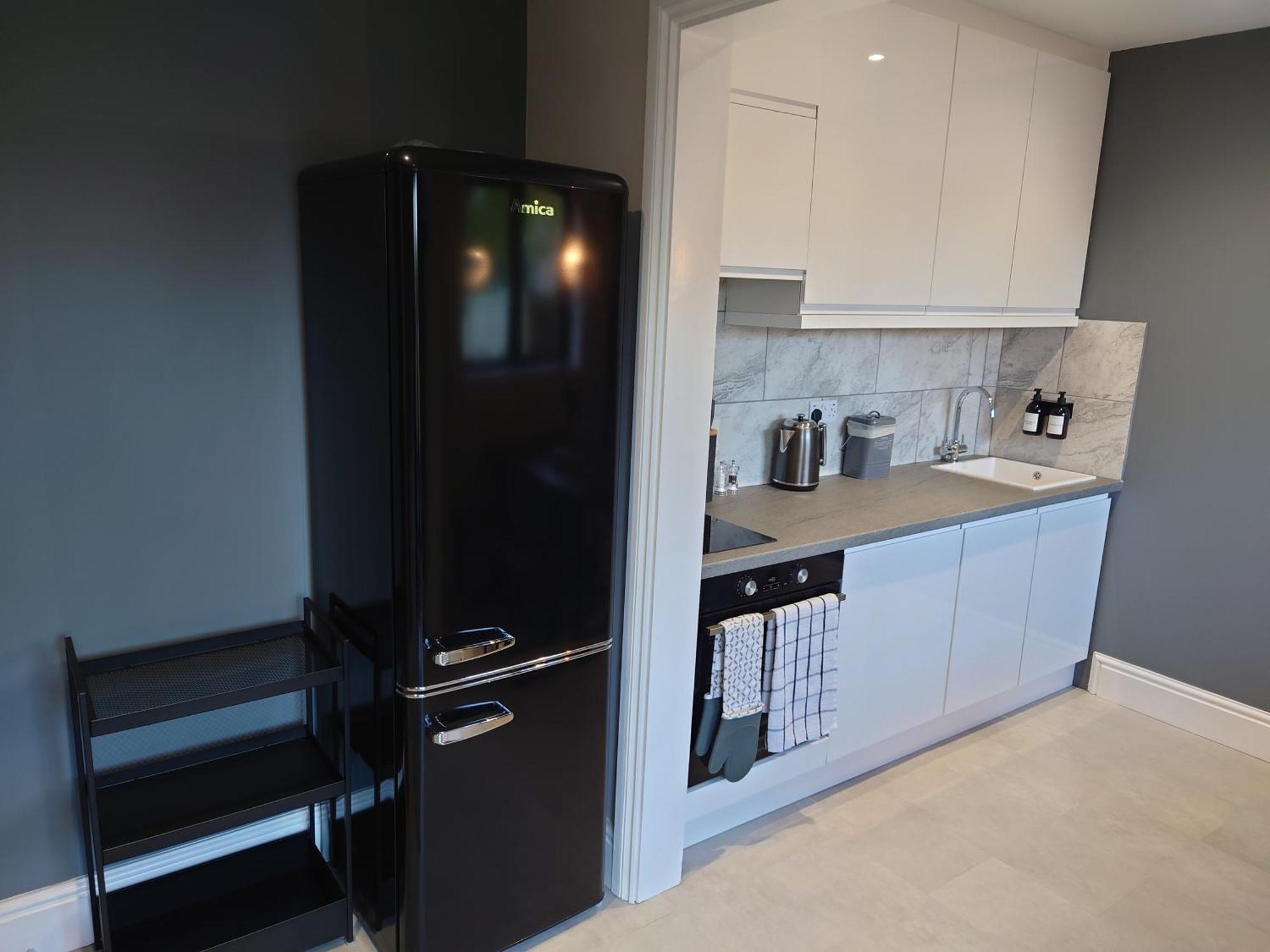 Newly Renovated 2-bed Apartment
