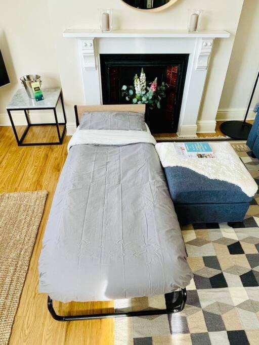 Bright, Spacious With Off-road Parking Apartment