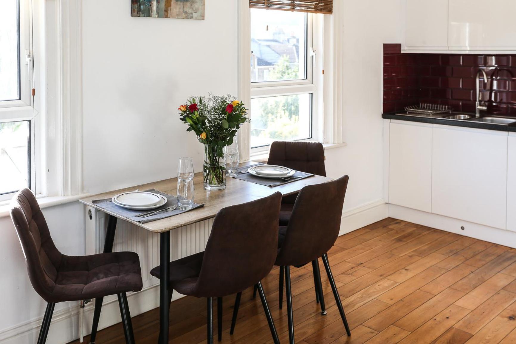 Newbridge Road, One Bedroom Apartment Bath
