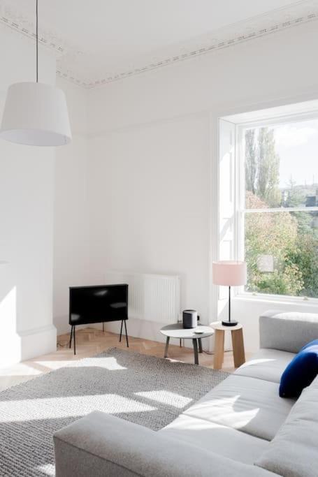 Apartment Spacious Georgian Pad - Free Parking - Walk To