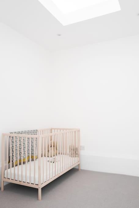 Spacious Georgian Pad - Free Parking - Walk To Bath