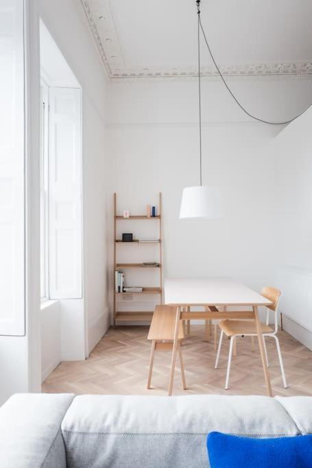 Spacious Georgian Pad - Free Parking - Walk To Apartment