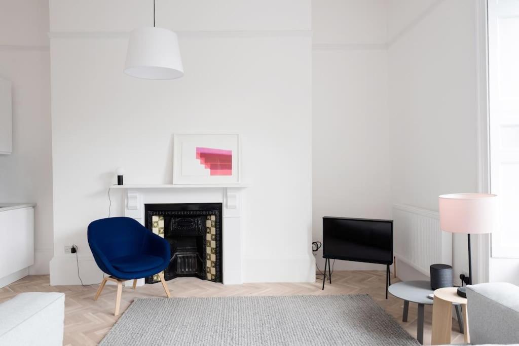 Spacious Georgian Pad - Free Parking - Walk To Apartment Bath