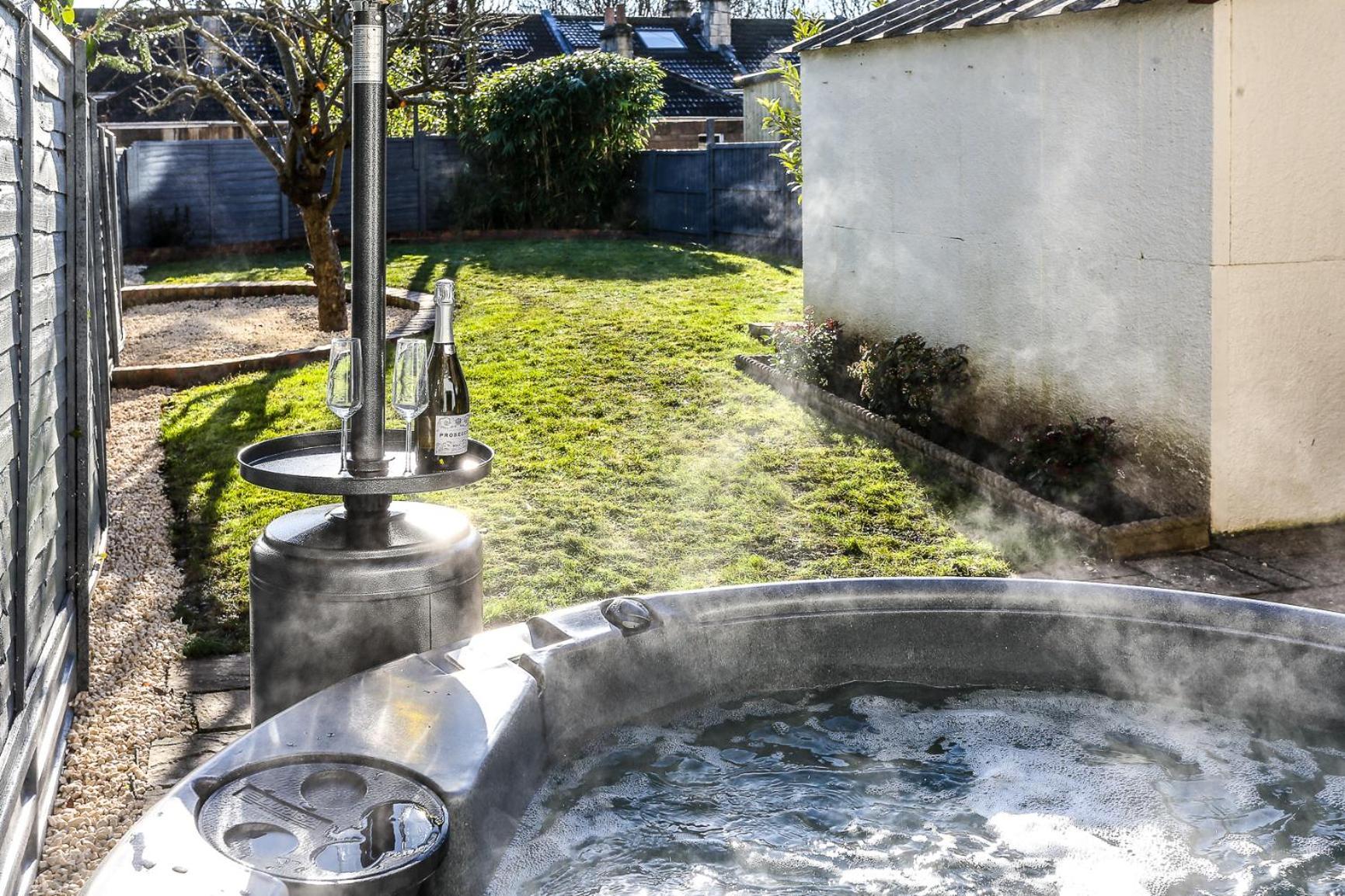 Garden With Hot Tub *