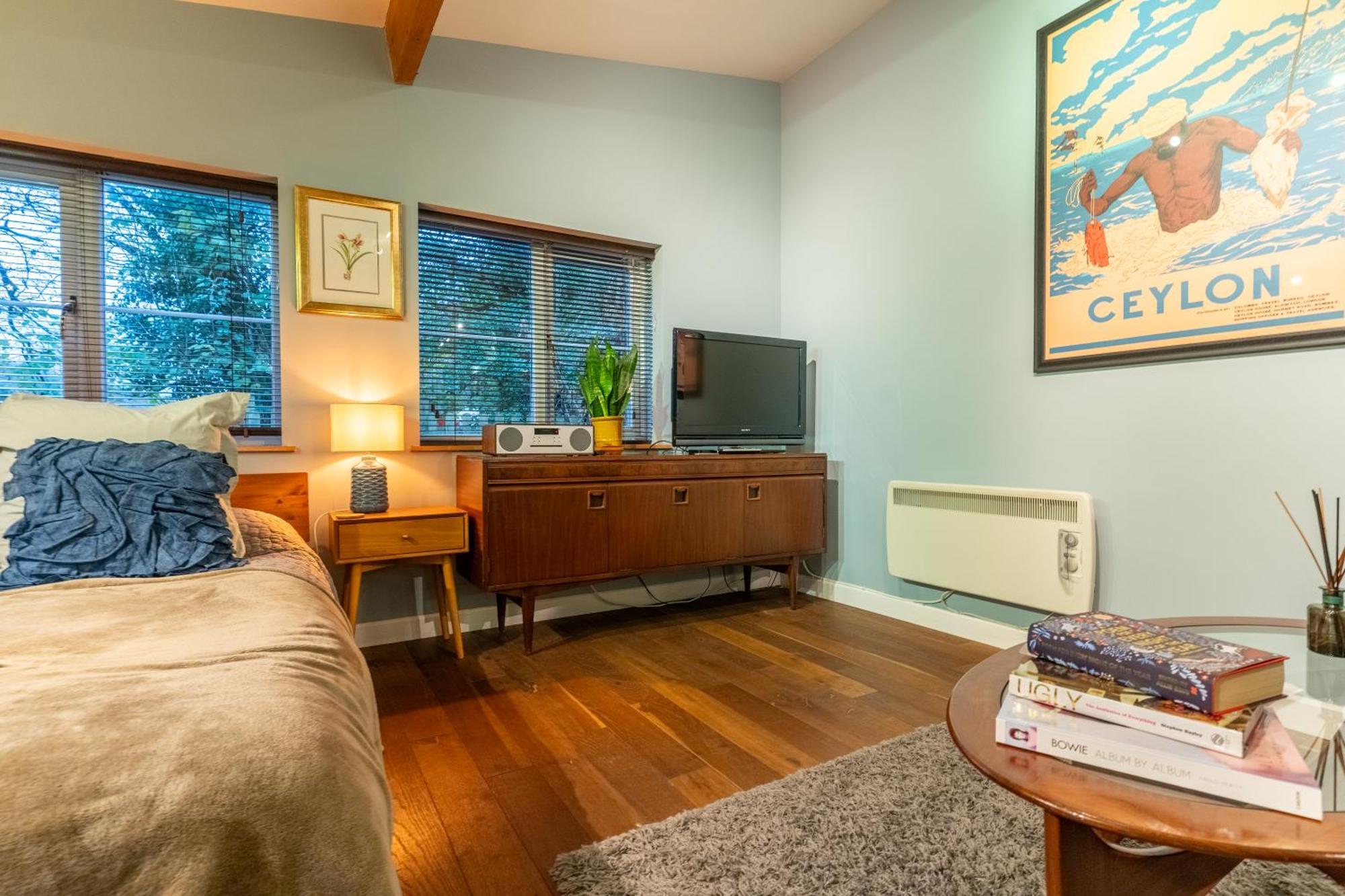 Somerset Lodge, A Secret Hideaway *
