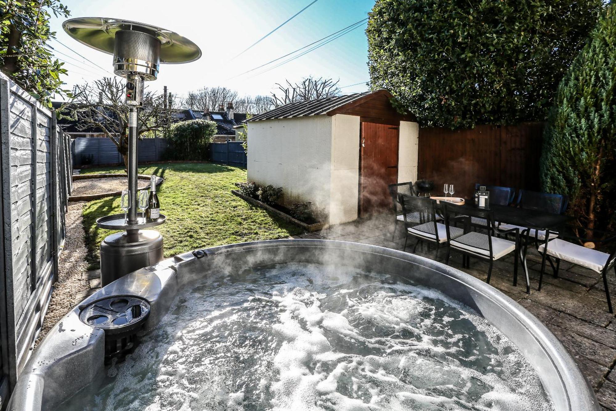 Garden With Hot Tub *