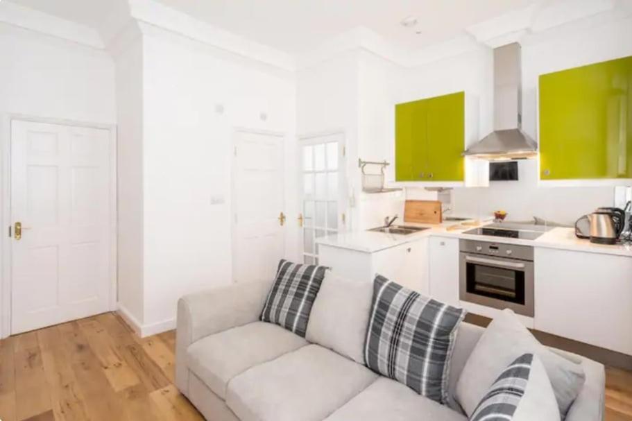 Orchard Street: 1br With Garden Apartment *