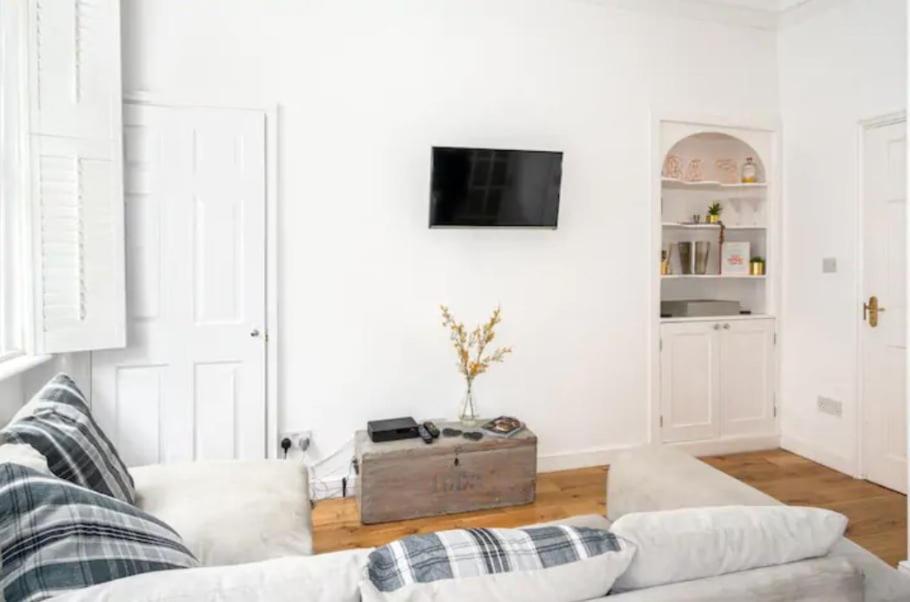 Orchard Street: 1br With Garden Apartment *