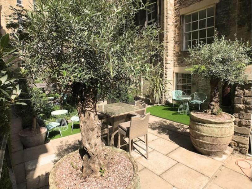 Apartment Orchard Street: 1br With Garden Bath