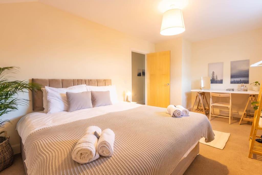 Holiday home The Wellness Lodge- Gym, Table Tennis, Cinema, Parking And More!