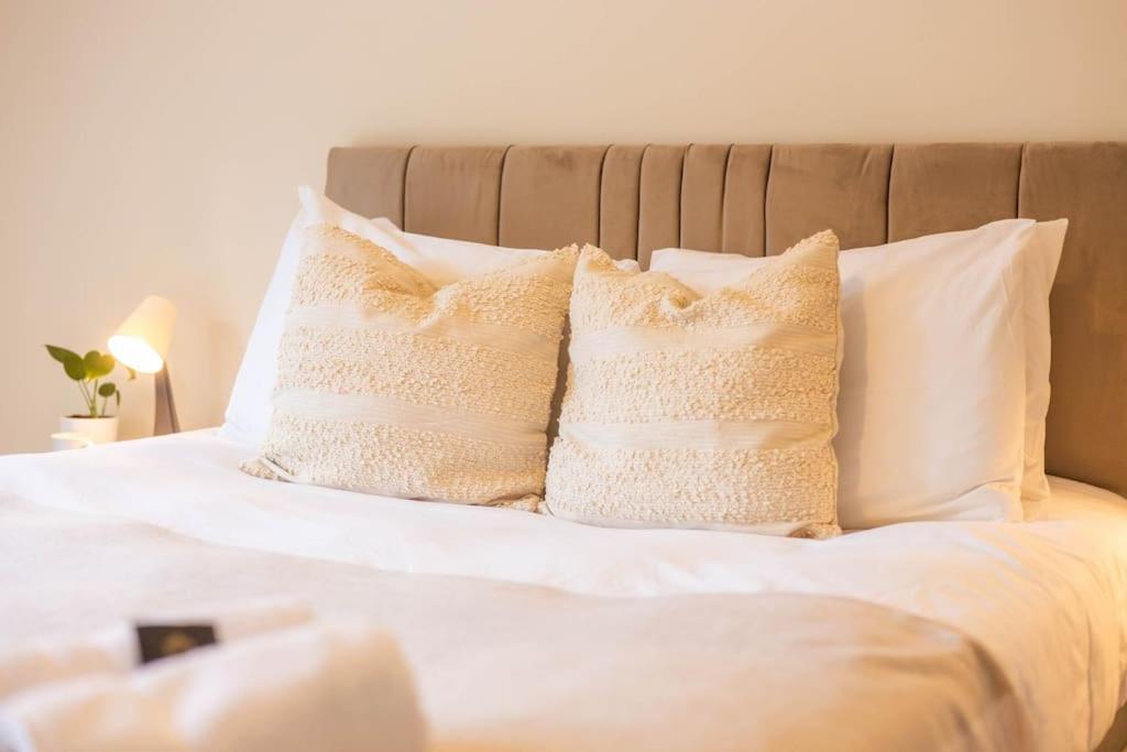The Wellness Lodge- Gym, Table Tennis, Cinema, Parking And More! Bath