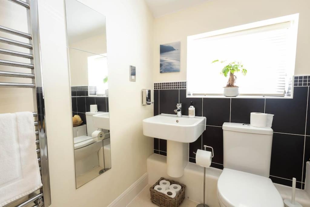 The Wellness Lodge- Gym, Table Tennis, Cinema, Parking And More! Bath
