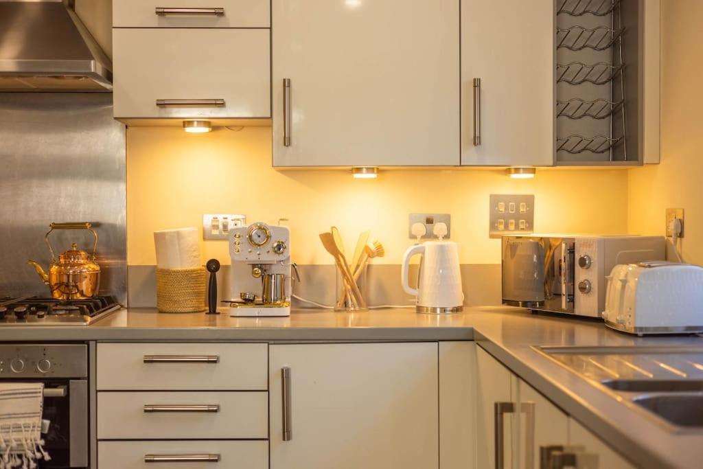 Holiday home The Wellness Lodge- Gym, Table Tennis, Cinema, Parking And More!