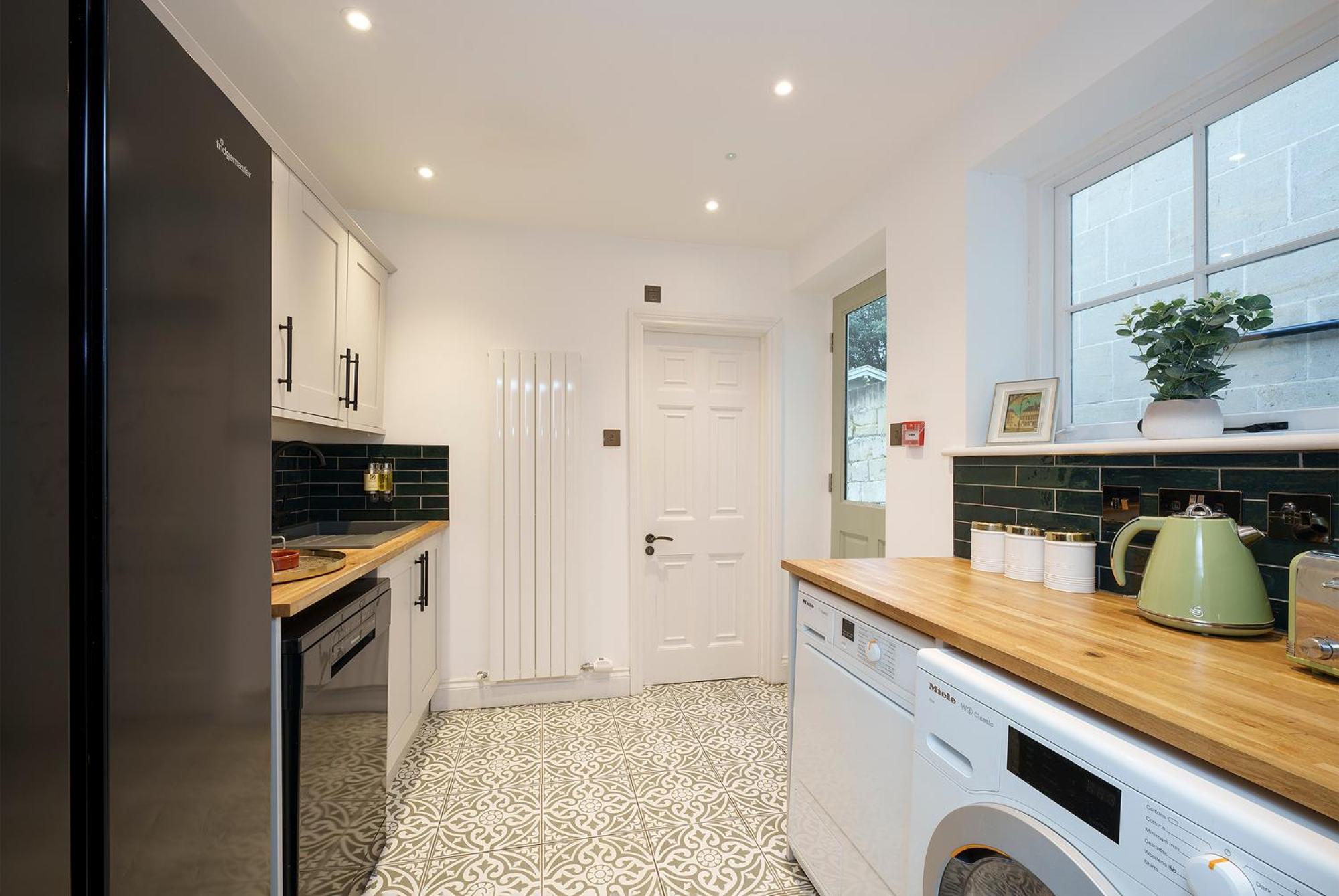 The Haze House - 4 Bed Townhouse Apartment Bath