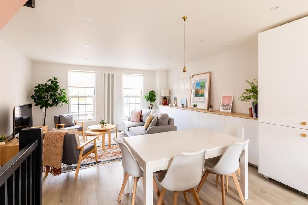 Premium House W Parking - Walk Everywhere *