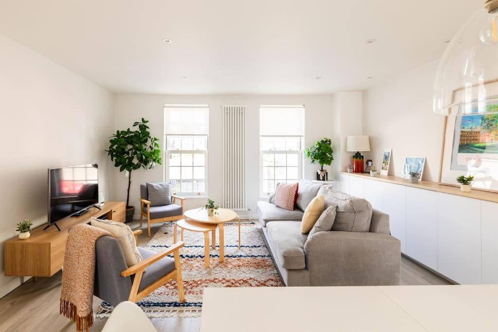 Premium House W Parking - Walk Everywhere Holiday home *