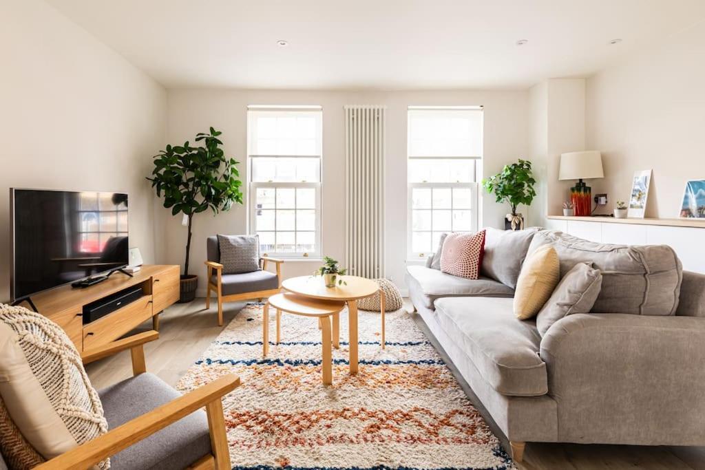 Premium House W Parking - Walk Everywhere *