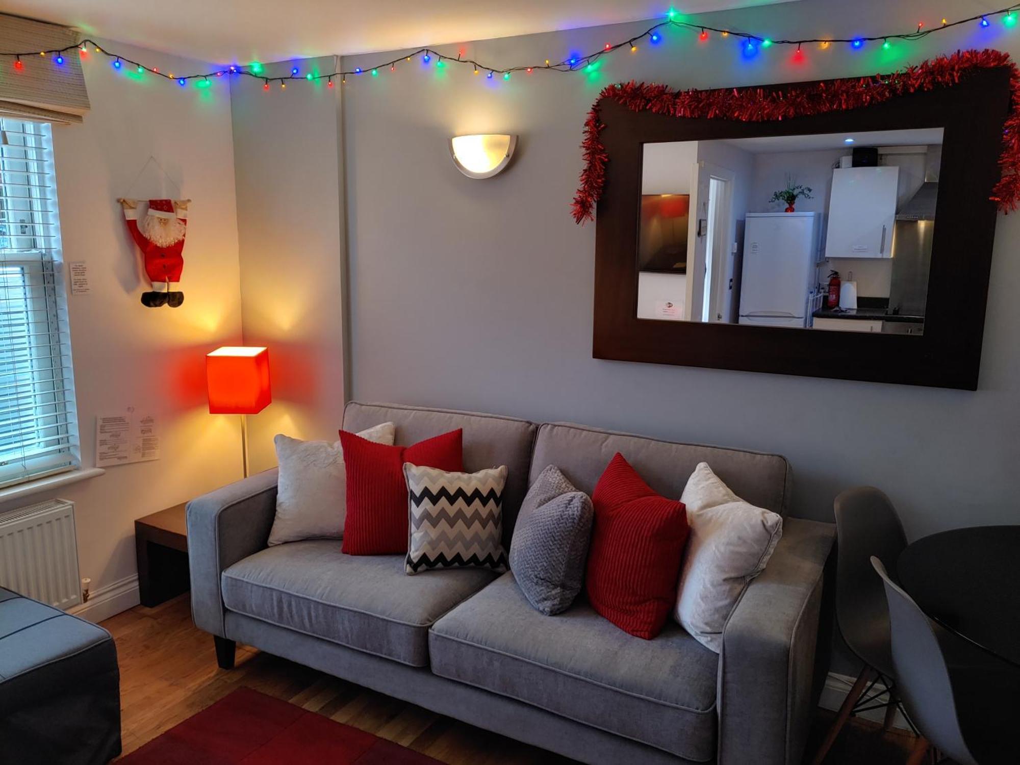 The House - Free 1st Breakfast - Free Parking Apartment *