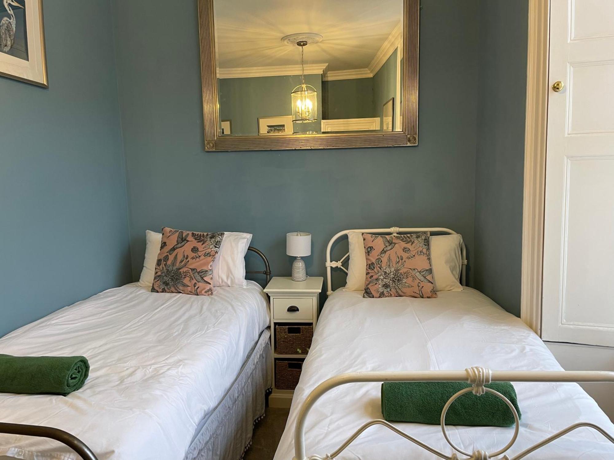 The Pickwick House 2 Bedroom Free Parking
