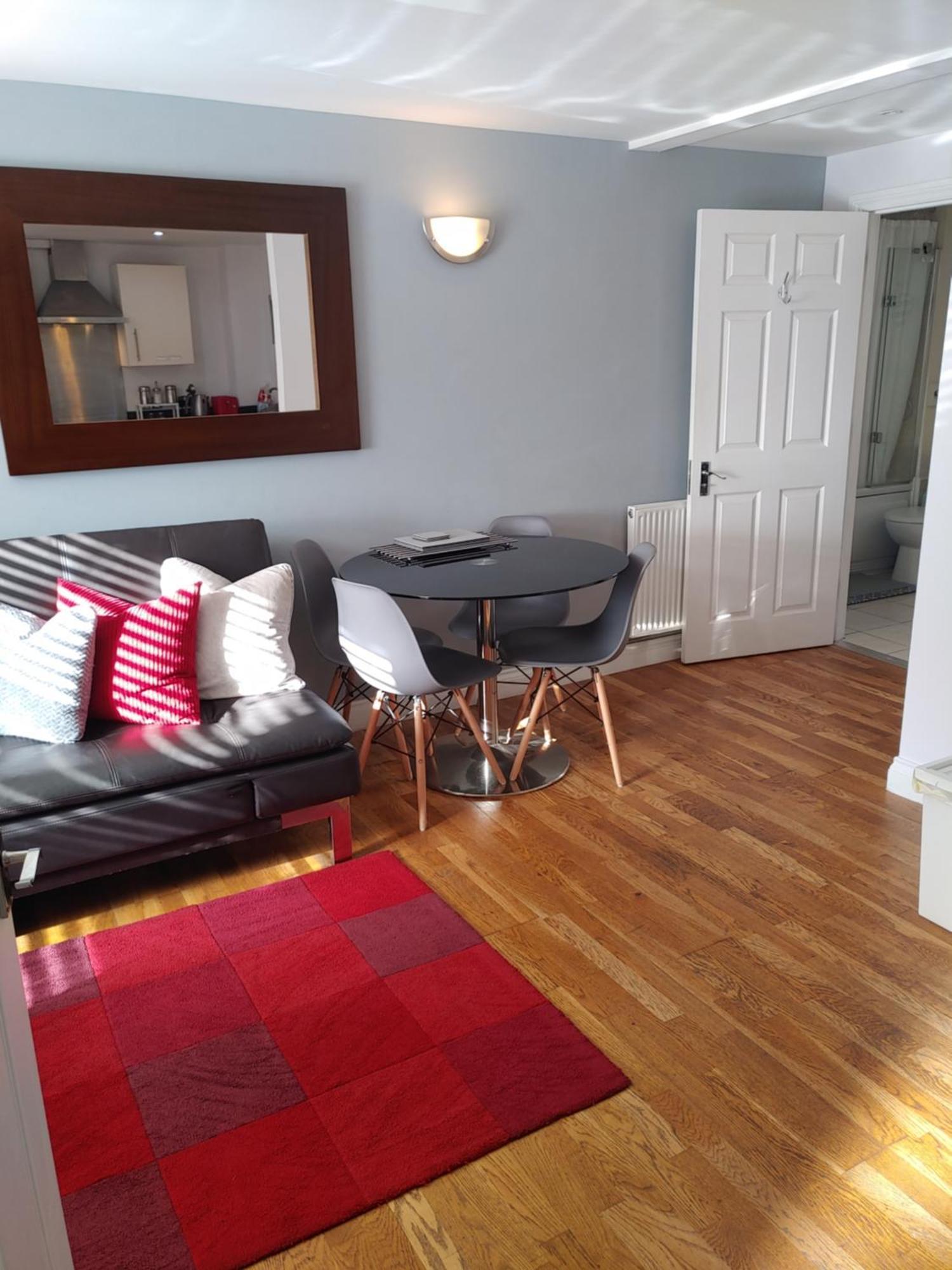 The House - Free 1st Breakfast - Free Parking * Bath