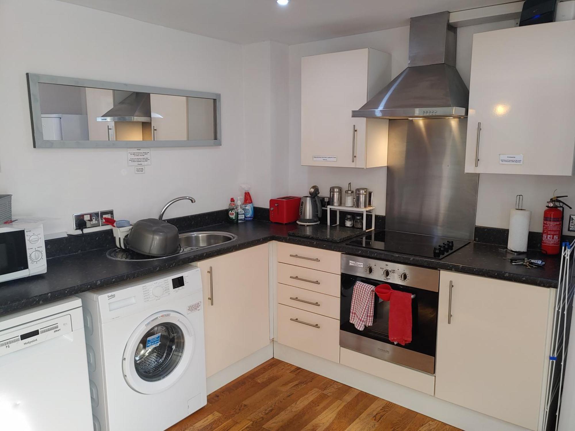 The House - Free 1st Breakfast - Free Parking Apartment *