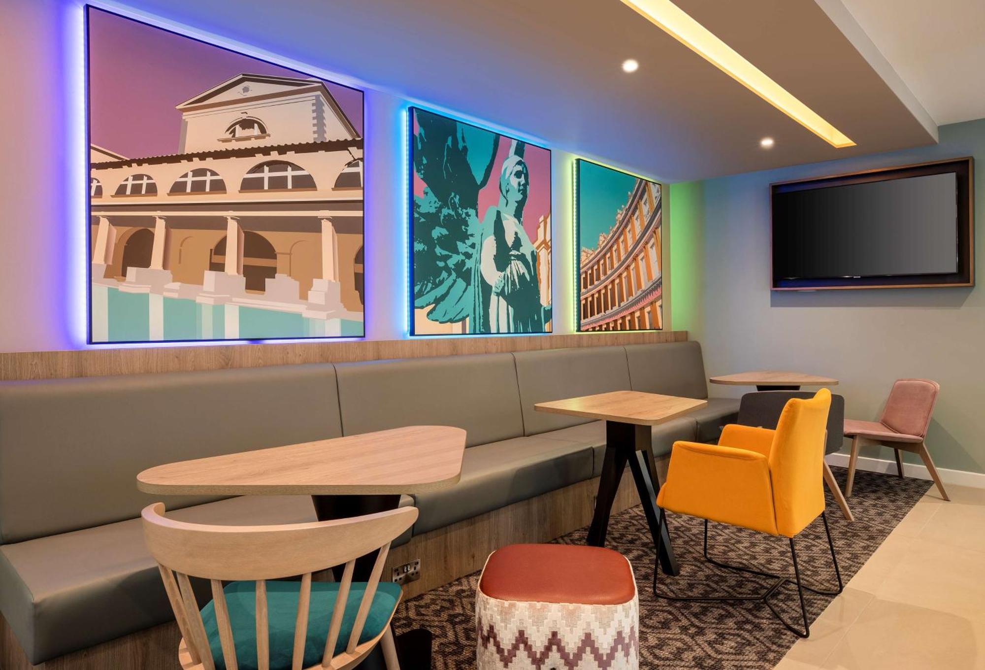 Hotel Hampton By Hilton 4*