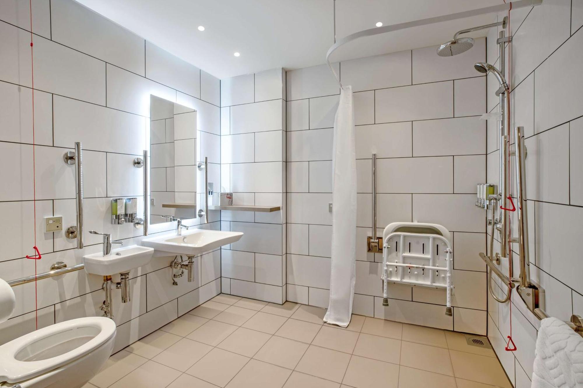 Hotel Hampton By Hilton Bath