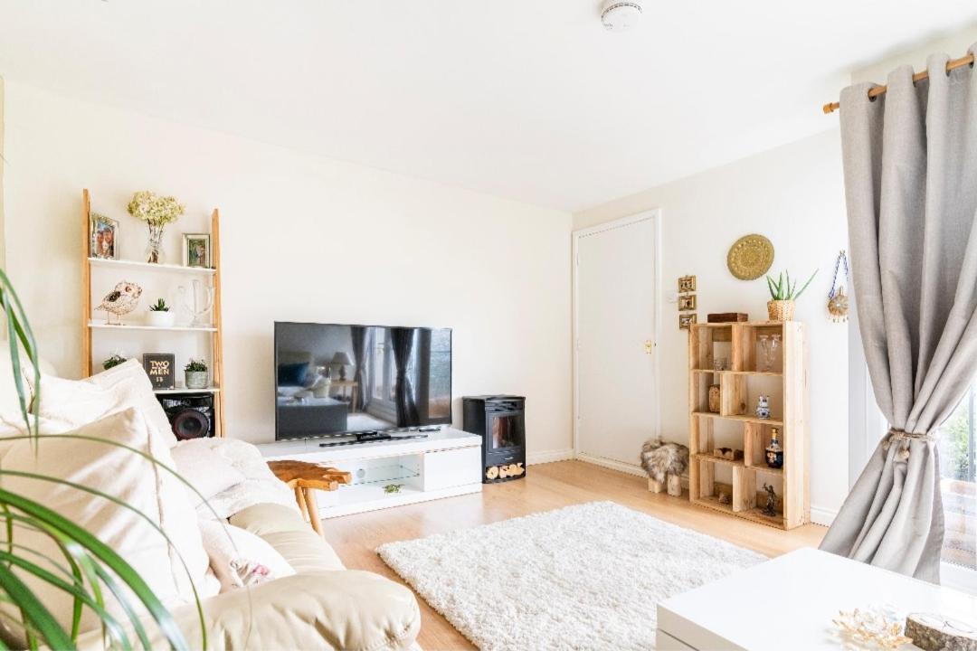 Cosy Near The Centre With Free Parking Homestay