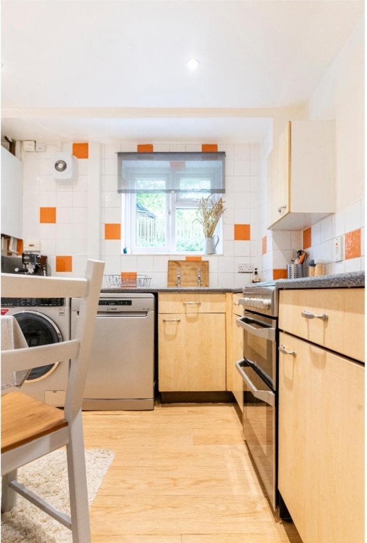 Homestay Cosy Near The Centre With Free Parking