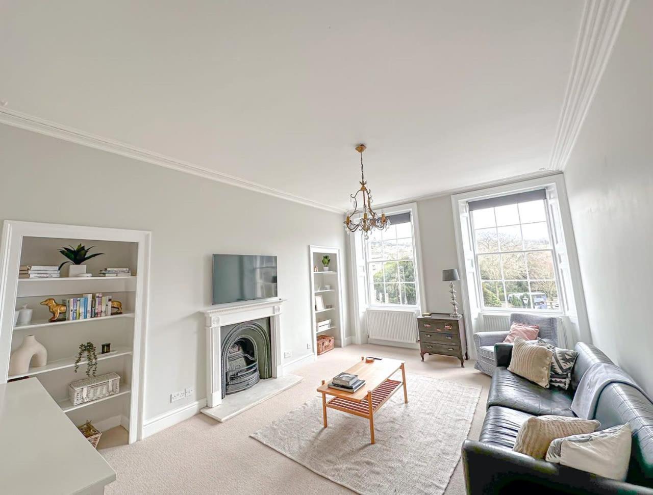 Beautiful Georgian One Bedroom Apartment Bath