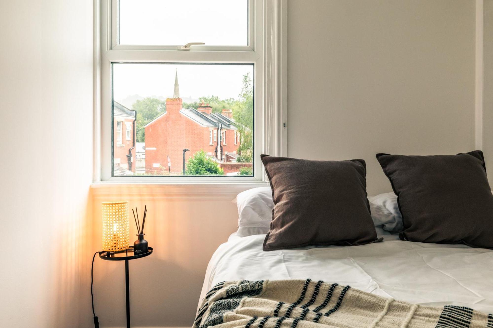 Apartment The Broadway - 2 Bedrooms With Parking, *