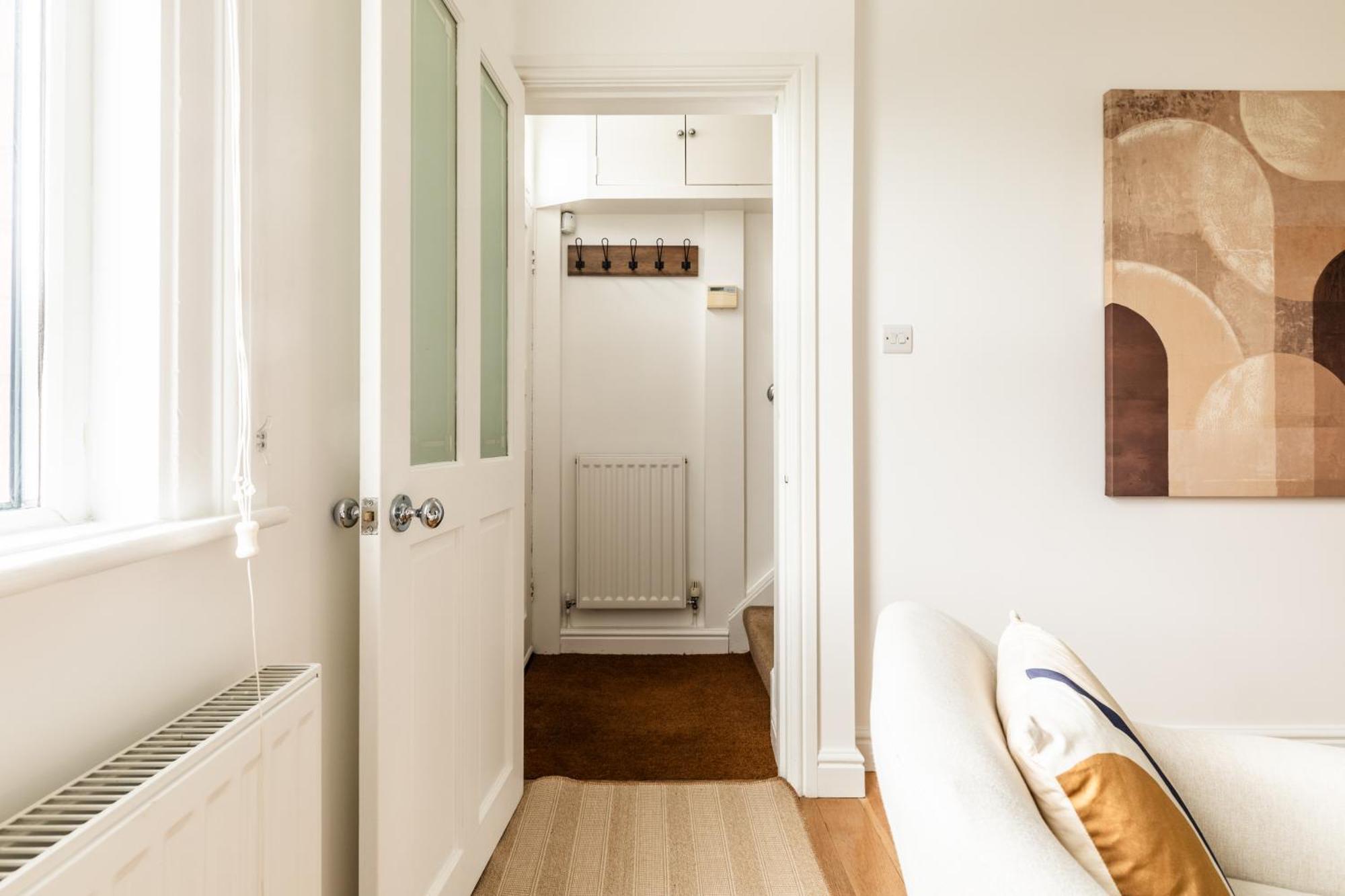 Apartment The Broadway - 2 Bedrooms With Parking, Bath