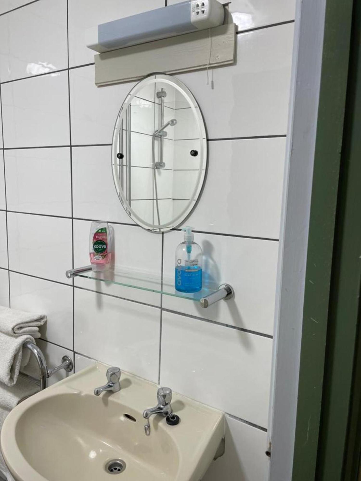 Oyo No 3 Guest house Bath