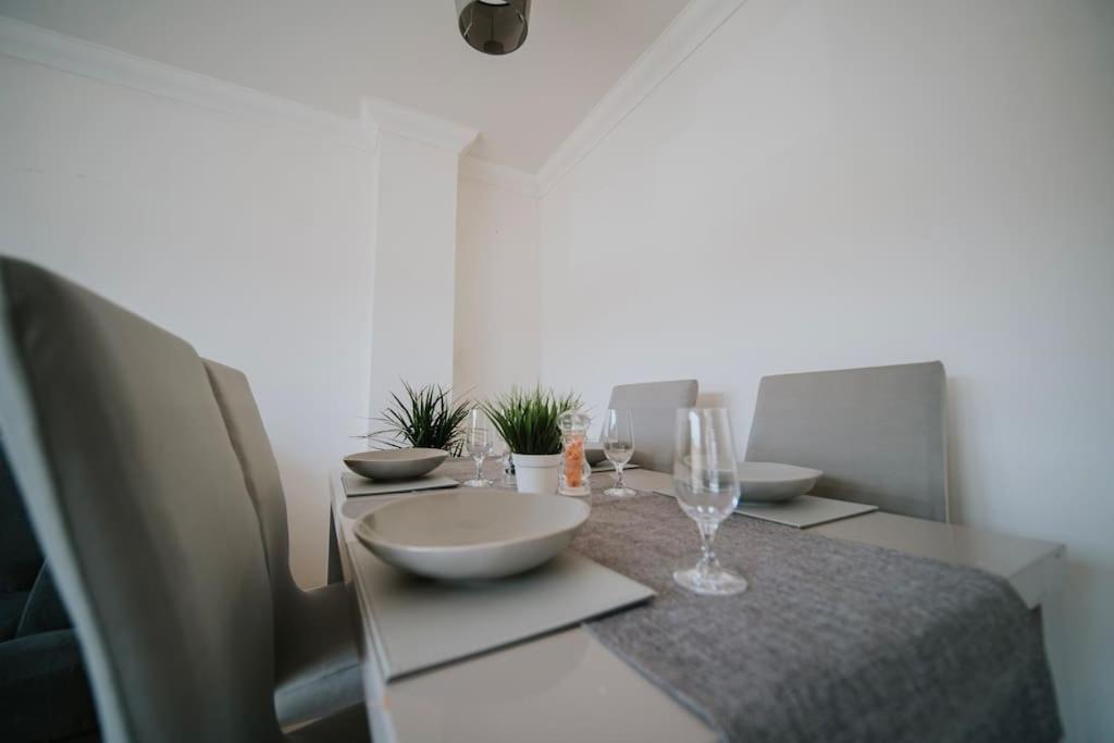 Linen Cottage- Parking, Leds, 4k Tvs, 5g Wifi And More! *