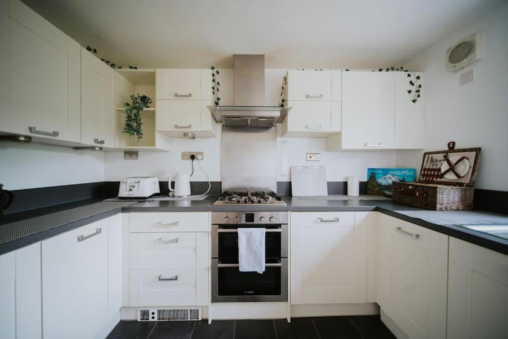 Holiday home Linen Cottage- Parking, Leds, 4k Tvs, 5g Wifi And More! Bath