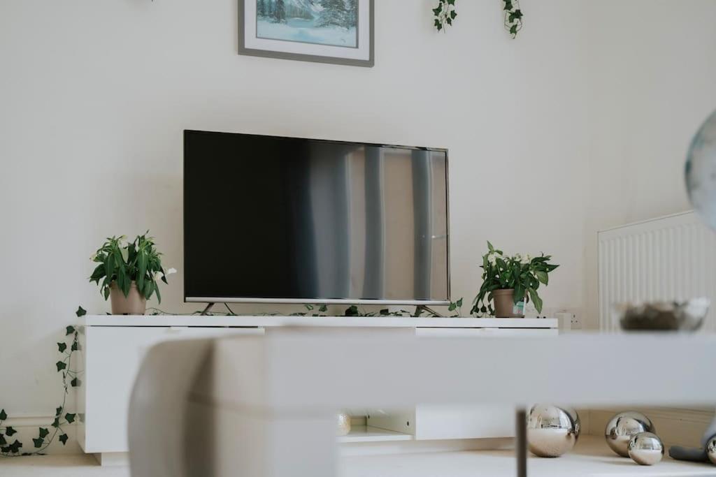 Linen Cottage- Parking, Leds, 4k Tvs, 5g Wifi And More! Holiday home Bath